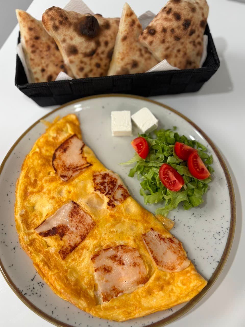 Omlet sa pilećom šunkom